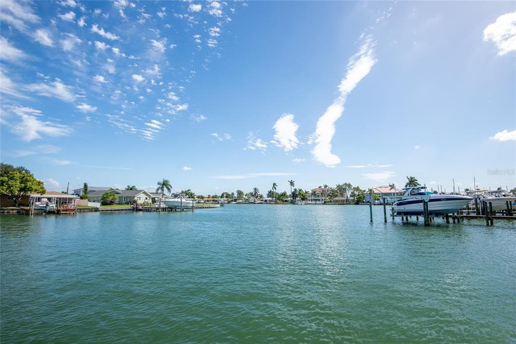 11655 3RD STREET E UNIT 17 TREASURE ISLAND, FL 33706
