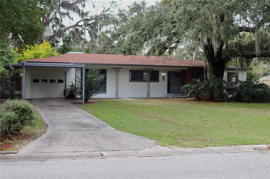 8018 PINE HILL DRIVE TAMPA, FL 33617