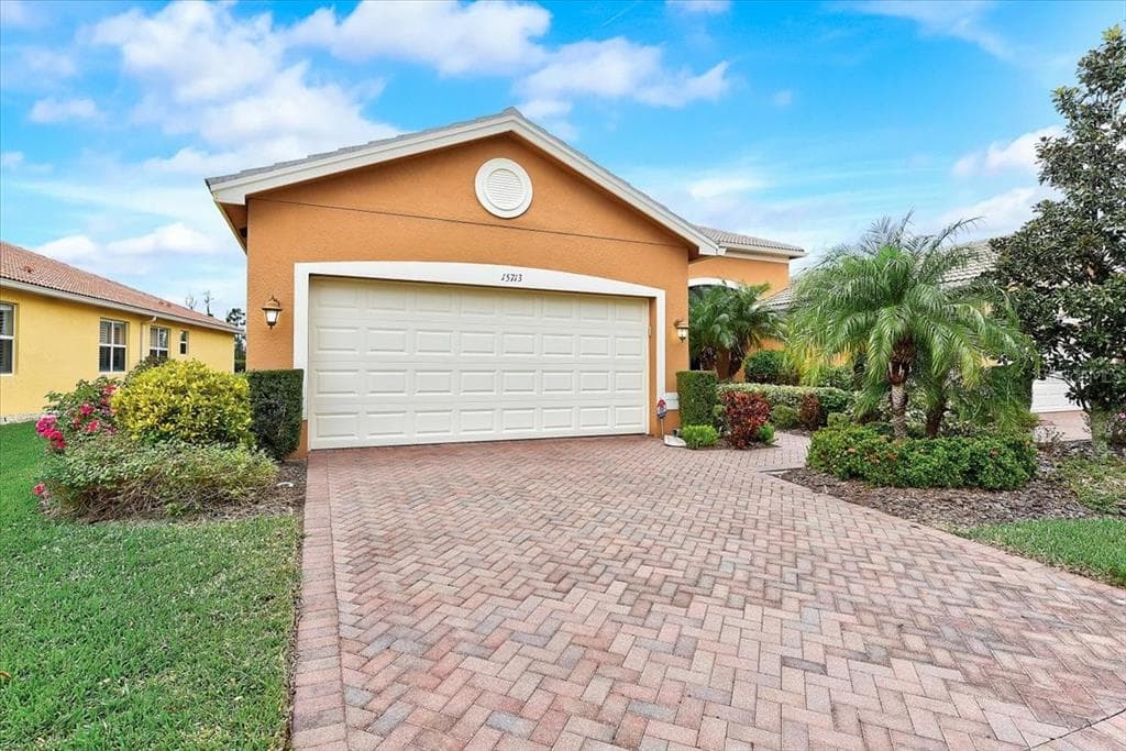 15713 AURORA LAKE CIRCLE WIMAUMA, FL 33598