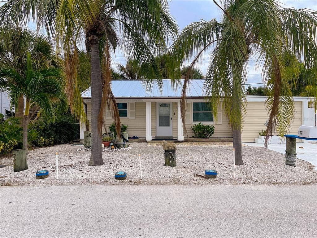 107 146TH AVENUE E MADEIRA BEACH, FL 33708