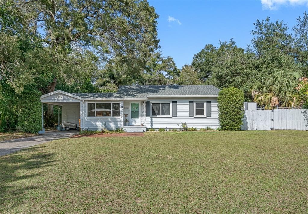 8102 N LYNN AVENUE TAMPA, FL 33604