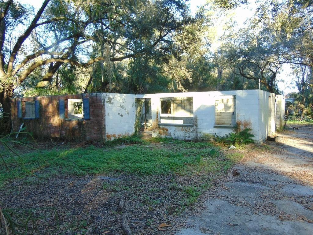 5515 N FALKENBURG ROAD TAMPA, FL 33610