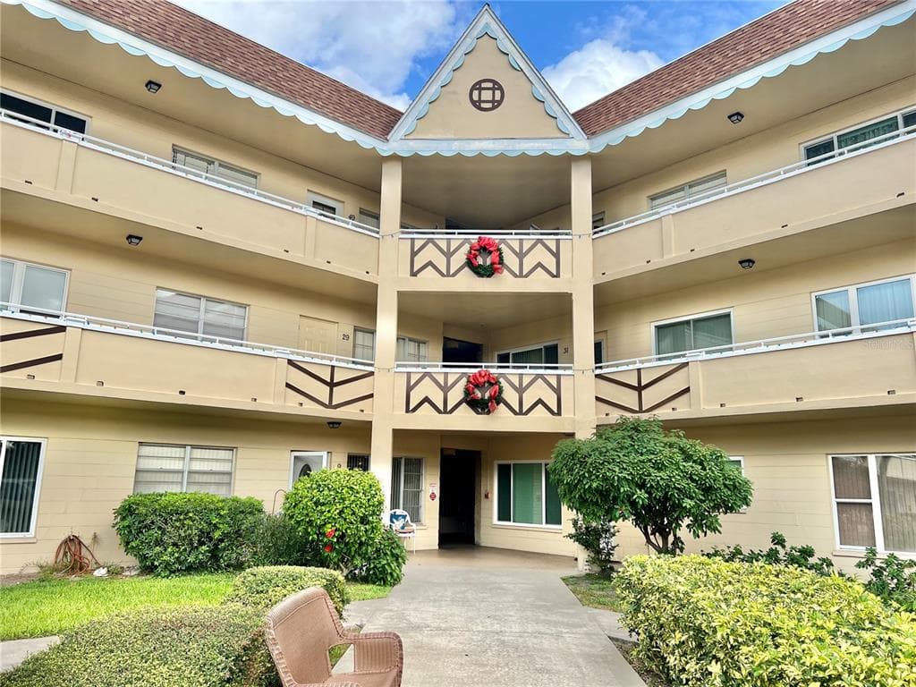 2041 AUSTRALIA WAY W UNIT 27 CLEARWATER, FL 33763
