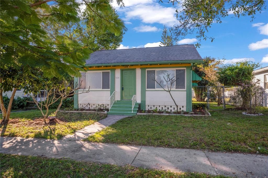 1224 35TH AVENUE N ST PETERSBURG, FL 33704