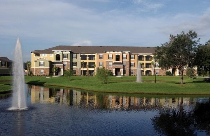 10125 COURTNEY PALMS BOULEVARD UNIT 303 TAMPA, FL 33619