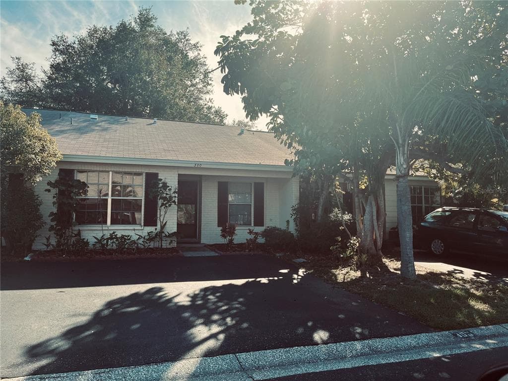300 ROGERS COURT SAFETY HARBOR, FL 34695