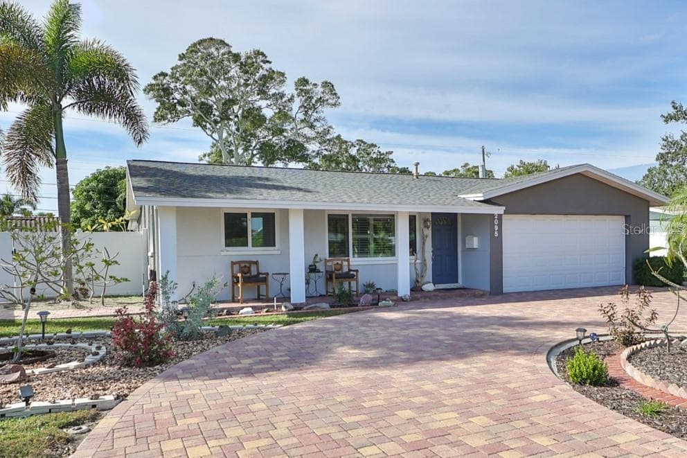 2095 DOLPHIN BOULEVARD S ST PETERSBURG, FL 33707