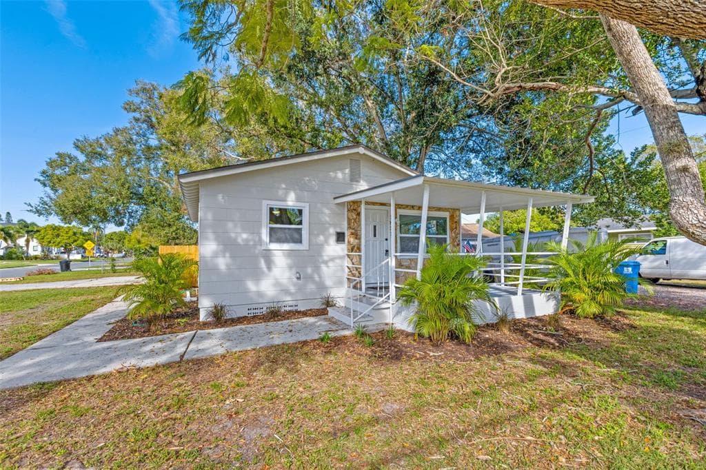 1831 32ND AVENUE N ST PETERSBURG, FL 33713