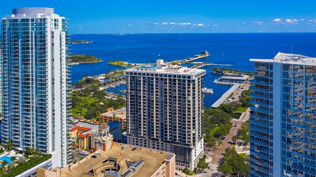 1 BEACH DRIVE SE UNIT 905 ST PETERSBURG, FL 33701