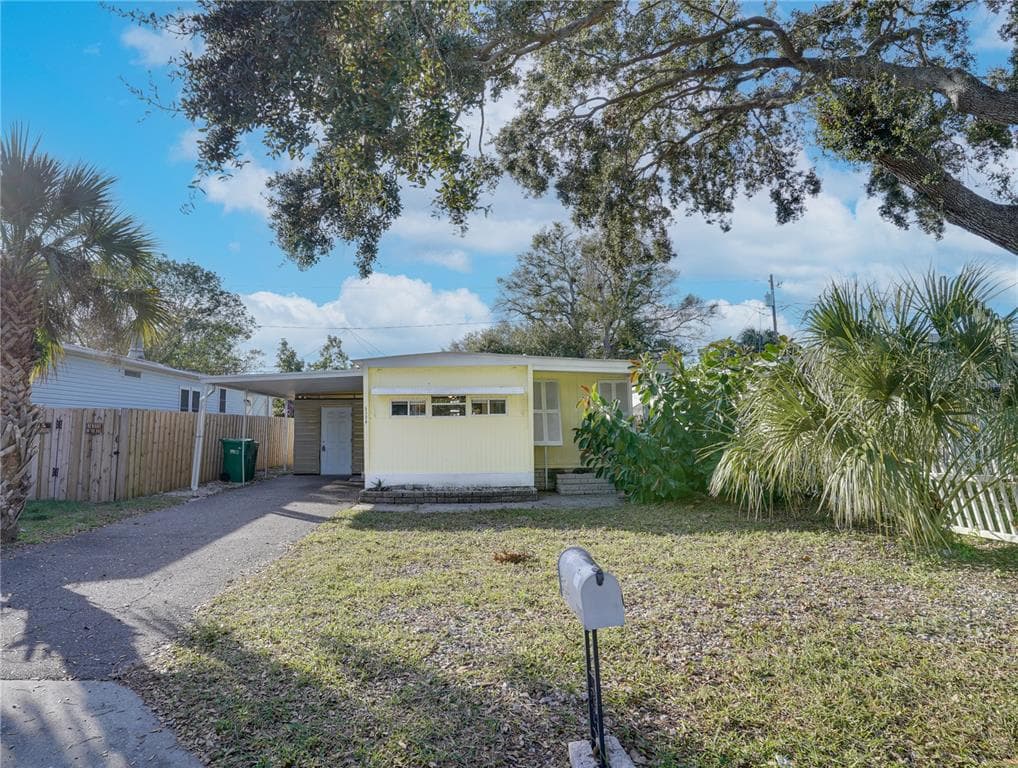 5134 YELLOW PINE STREET N ST PETERSBURG, FL 33709