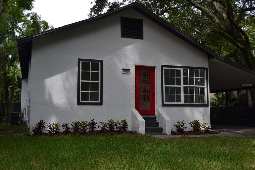 8210 N KLONDYKE STREET TAMPA, FL 33604