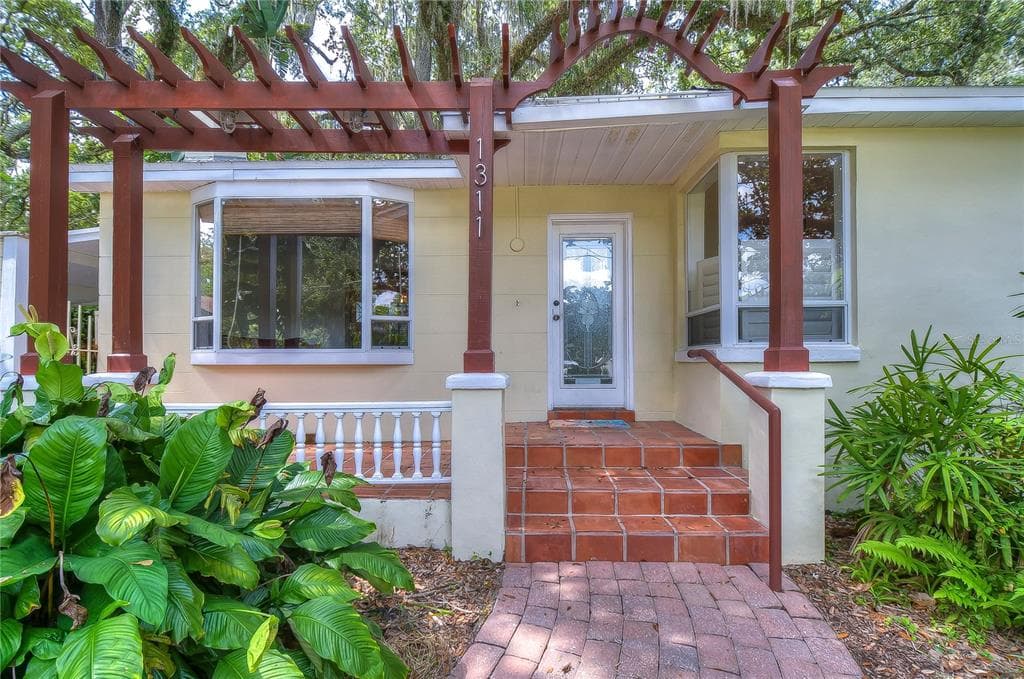 1311 E PARK CIRCLE TAMPA, FL 33604
