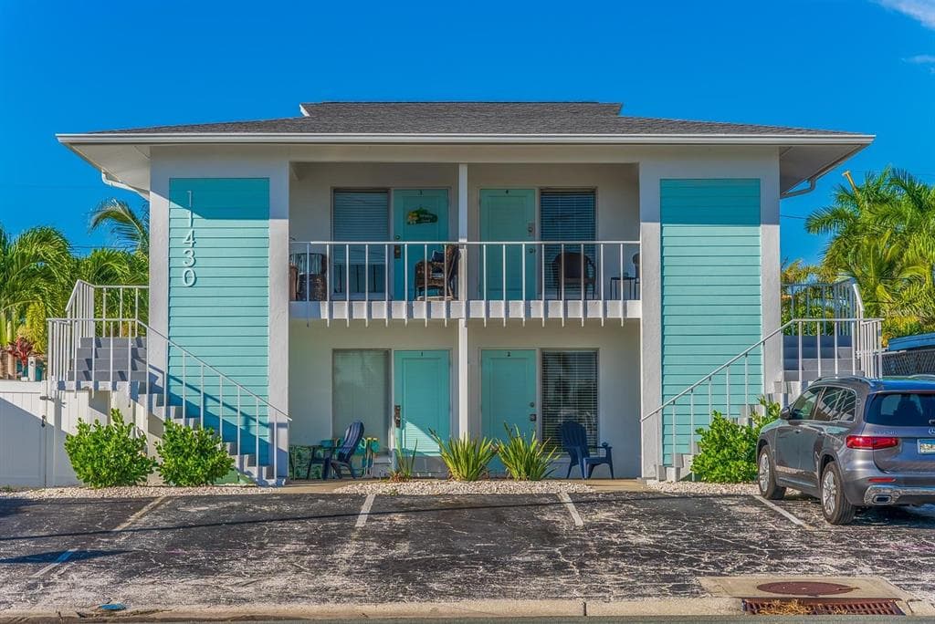 11430 3RD STREET E UNIT 2 TREASURE ISLAND, FL 33706