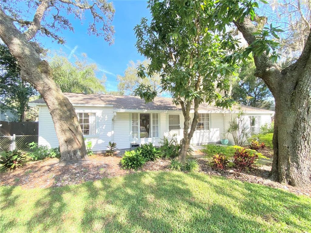 815 W LOWRY LANE TAMPA, FL 33604