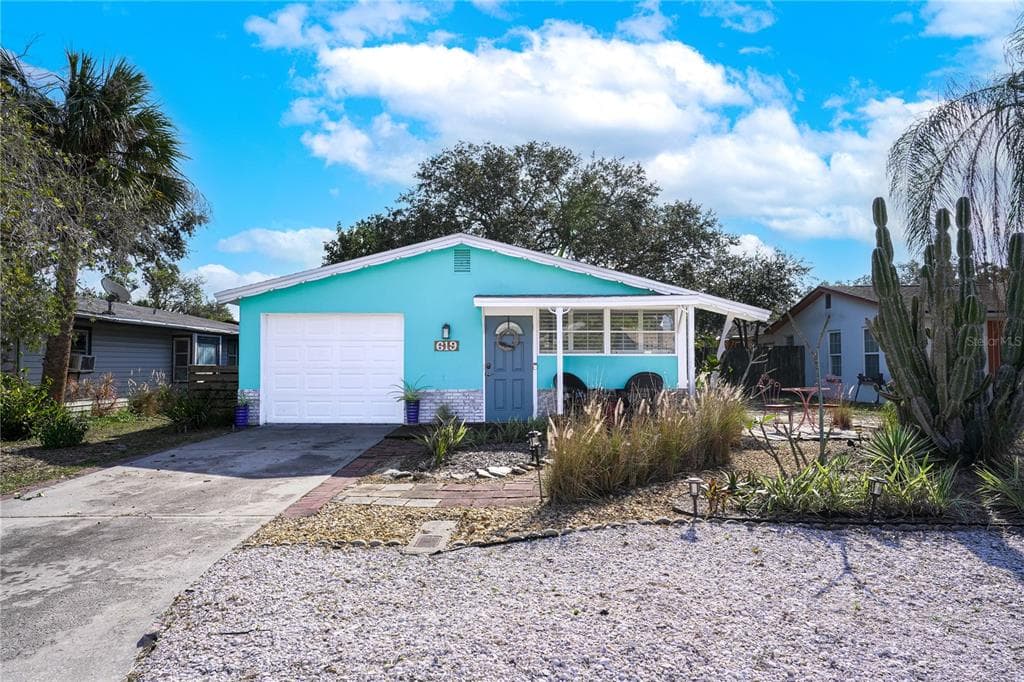619 HOLLY COURT