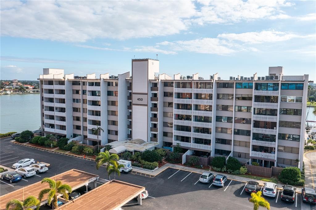450 TREASURE ISLAND CAUSEWAY UNIT 304 TREASURE ISLAND, FL 33706