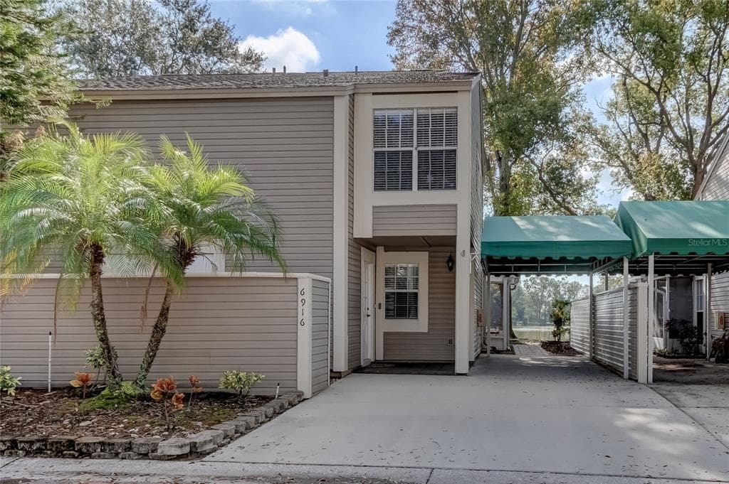 6916 LAKE PLACE COURT TAMPA, FL 33634