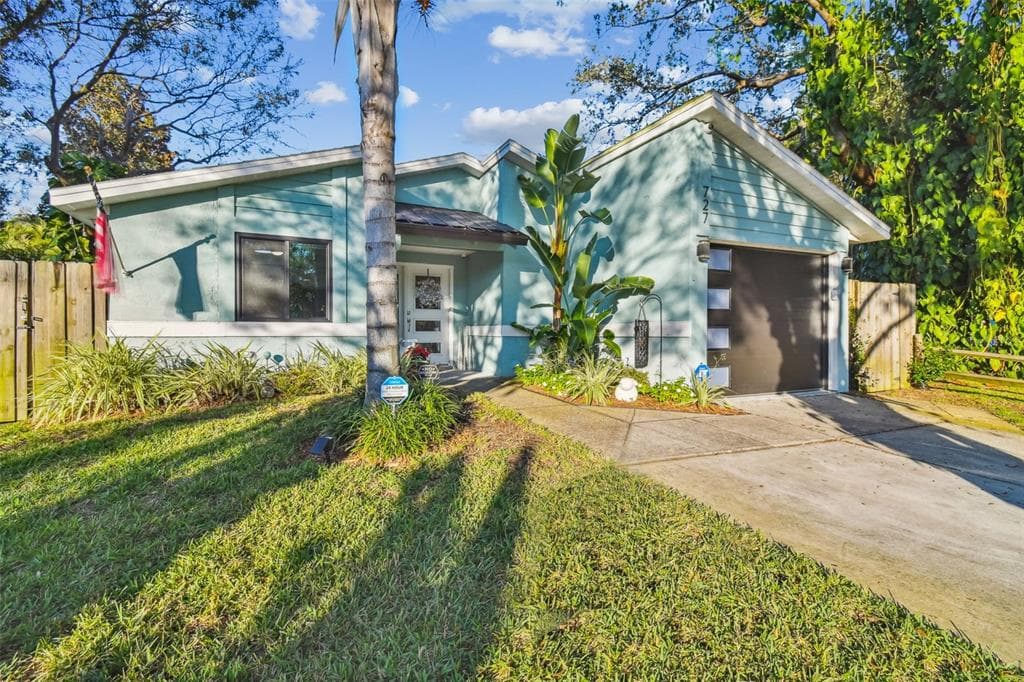 727 MERLINS COURT TARPON SPRINGS, FL 34689