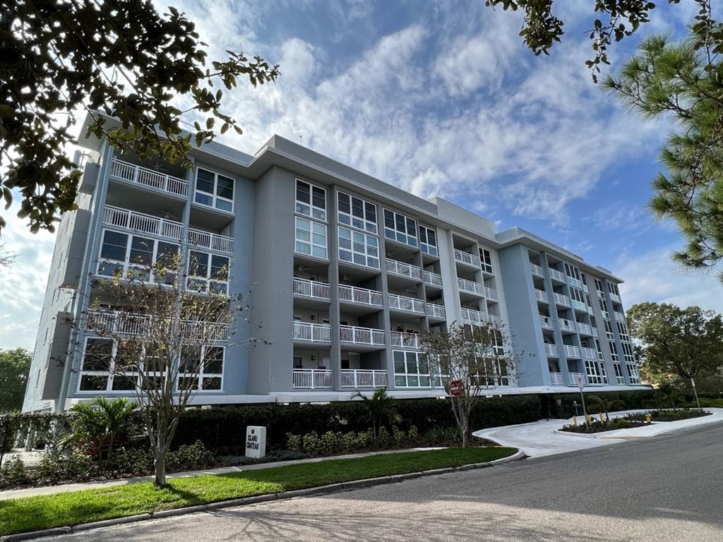 160 COLUMBIA DRIVE UNIT 204 TAMPA, FL 33606