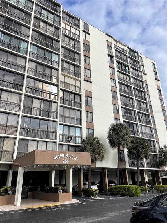 255 DOLPHIN POINT UNIT 201 CLEARWATER, FL 33767