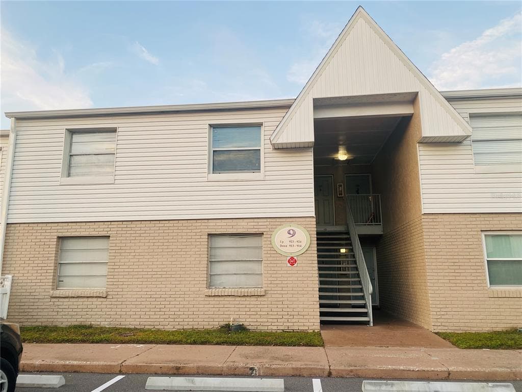 7210 N MANHATTAN AVENUE UNIT 923