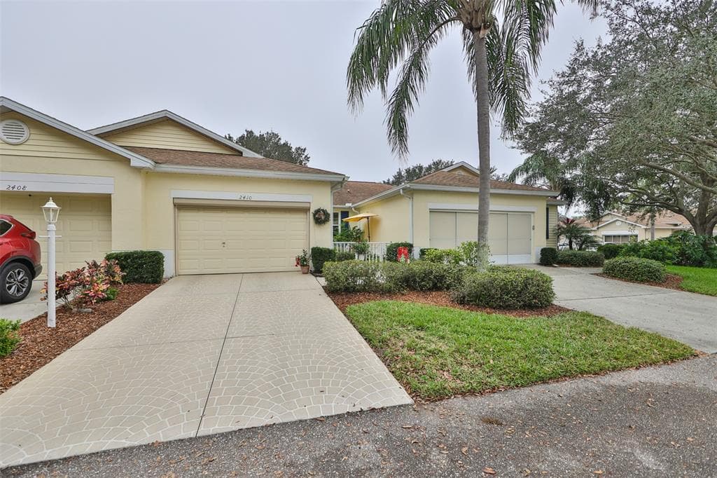 2410 NANTUCKET DRIVE UNIT 55 SUN CITY CENTER, FL 33573