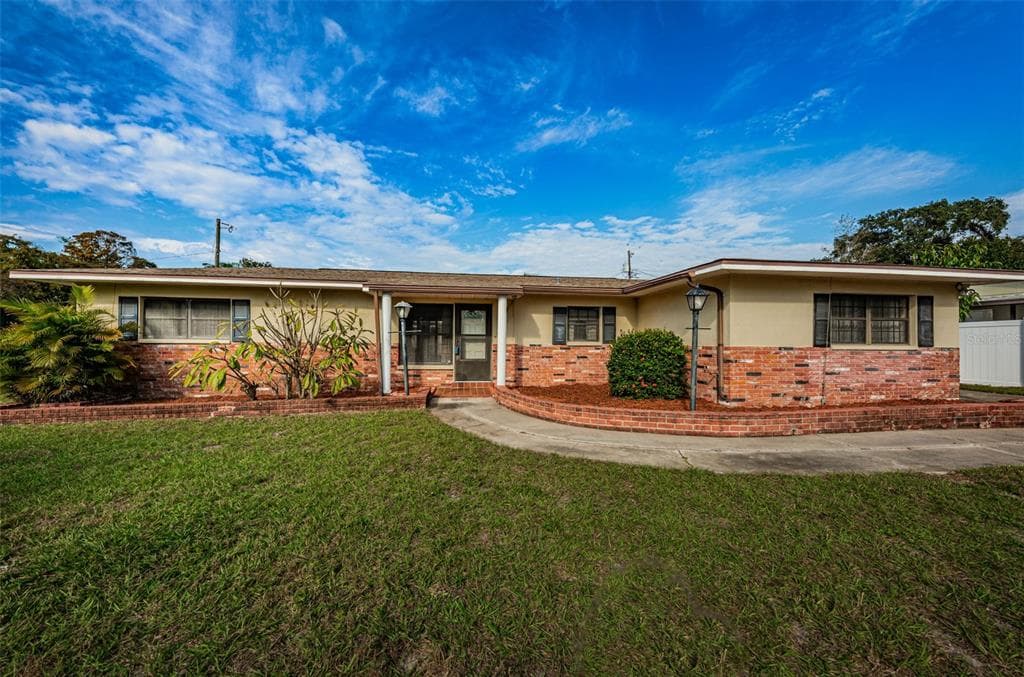 1995 DEBORAH AVENUE LARGO, FL 33770