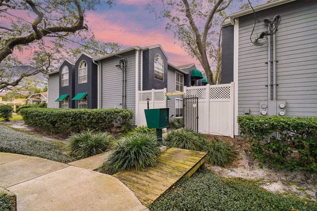 606 S ALBANY AVENUE UNIT 1