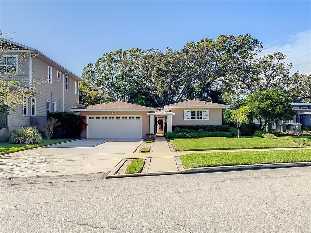 217 BANDERA WAY NE ST PETERSBURG, FL 33704