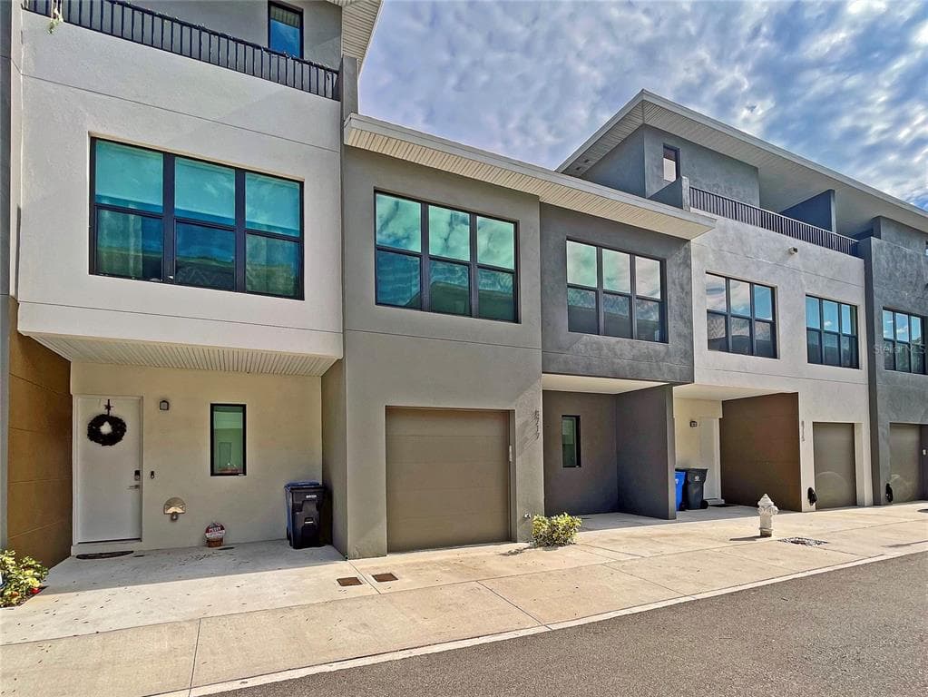 8717 PALM RANCHES PLACE TAMPA, FL 33614