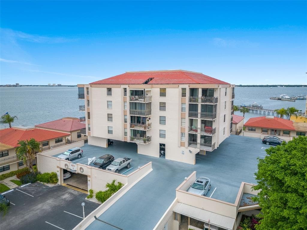 6051 SUN BOULEVARD UNIT 307 ST PETERSBURG, FL 33715