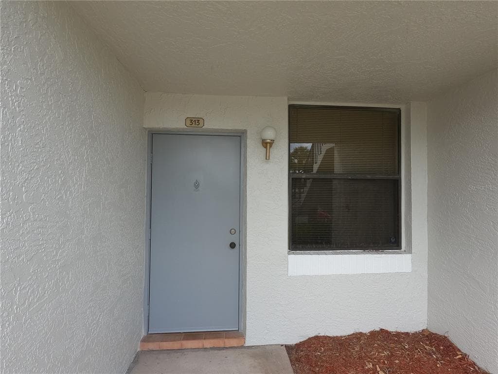 2049 SKIMMER COURT W UNIT 313 CLEARWATER, FL 33762