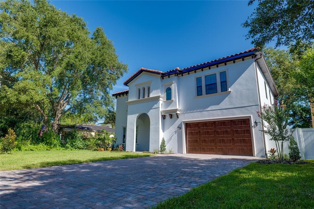 1205 W PLYMOUTH STREET TAMPA, FL 33603