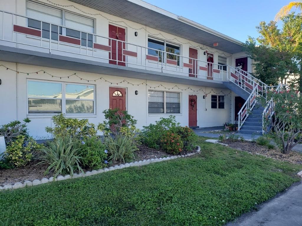 5850 18TH STREET N UNIT 27 ST PETERSBURG, FL 33714