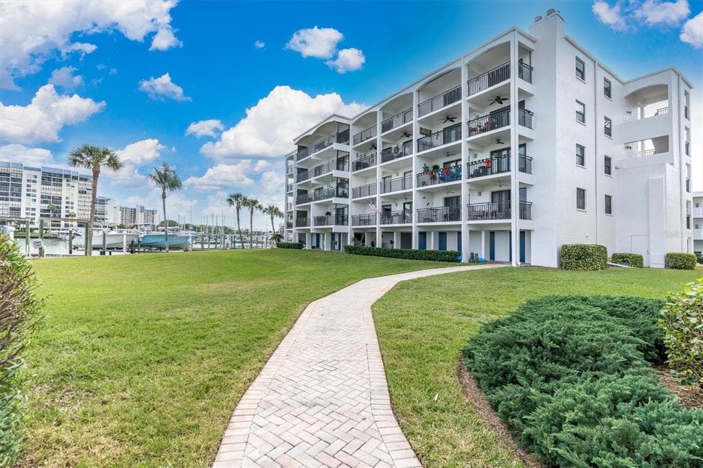 9805 HARRELL AVENUE UNIT 501 TREASURE ISLAND, FL 33706