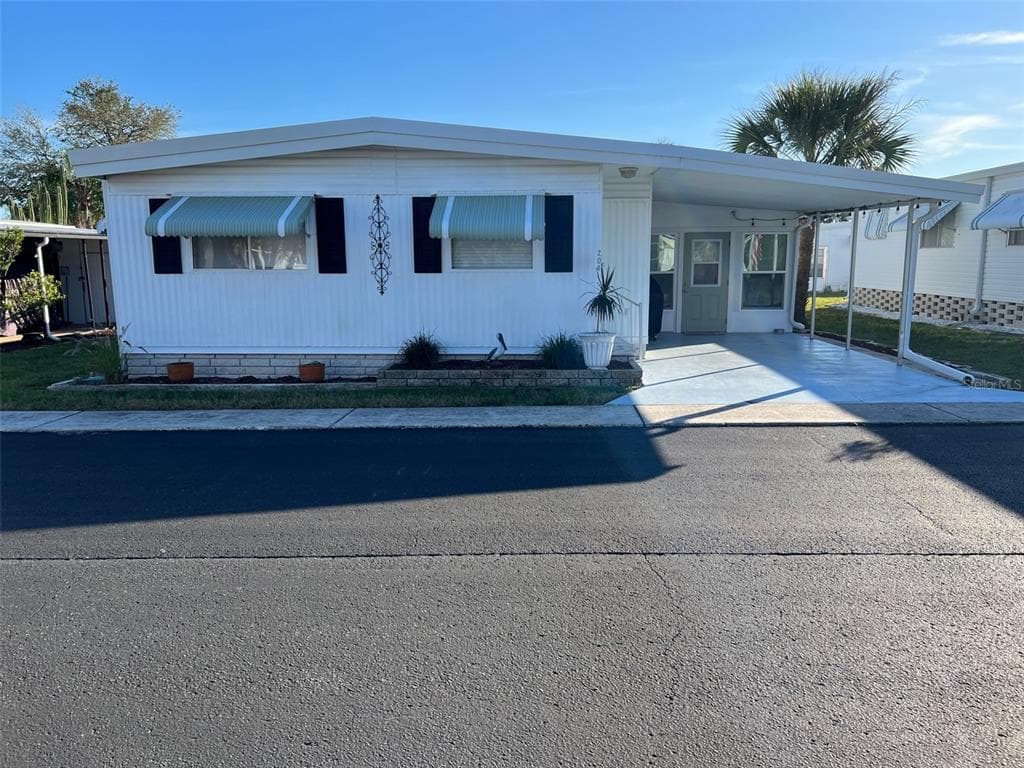204 ROYAL PALM CIRCLE LARGO, FL 33778