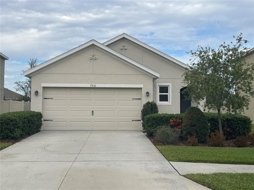 7510 TUSCAN BAY CIRCLE WESLEY CHAPEL, FL 33545