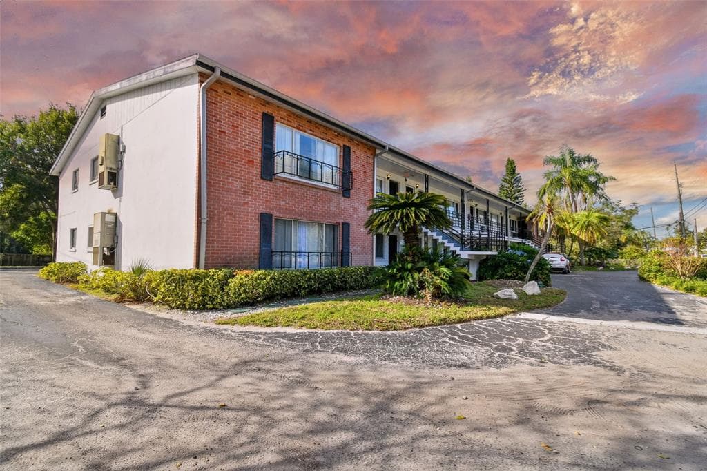 1345 DREW STREET UNIT 15 CLEARWATER, FL 33755