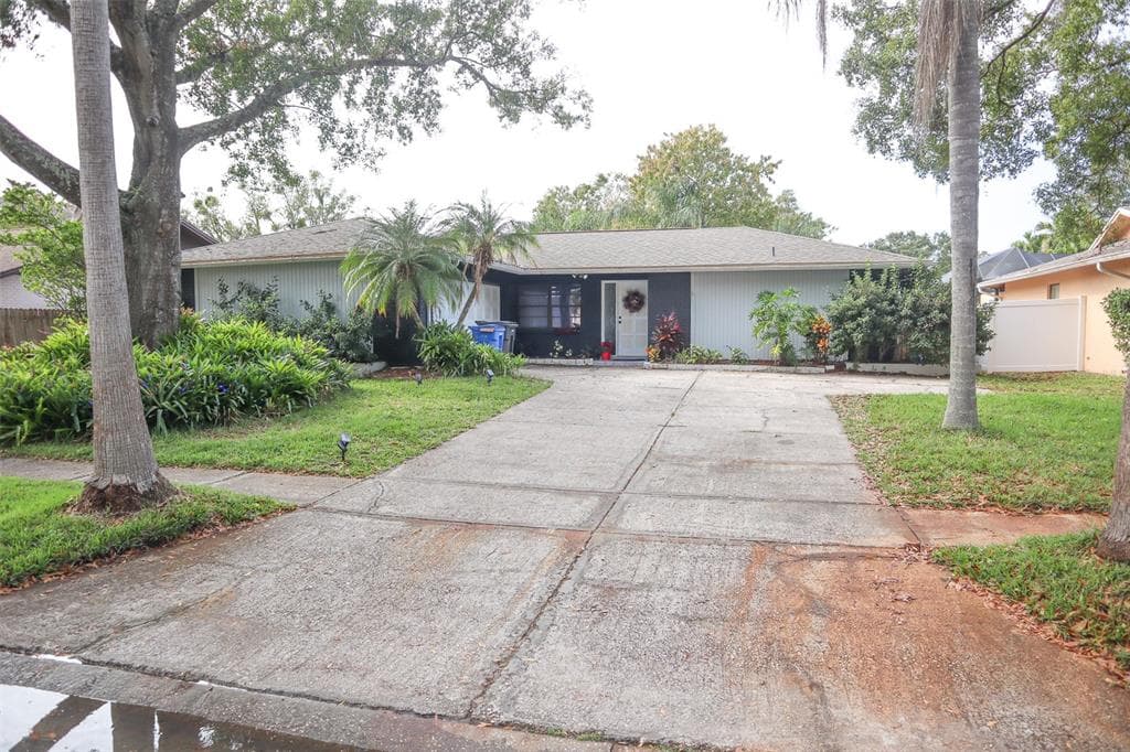 16304 OAKMANOR DRIVE