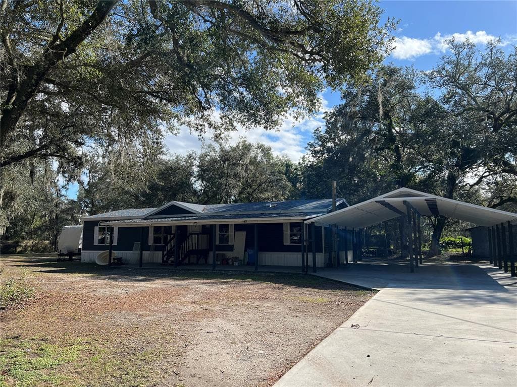 1713 VALRICO WOODLAND AVENUE SEFFNER, FL 33584