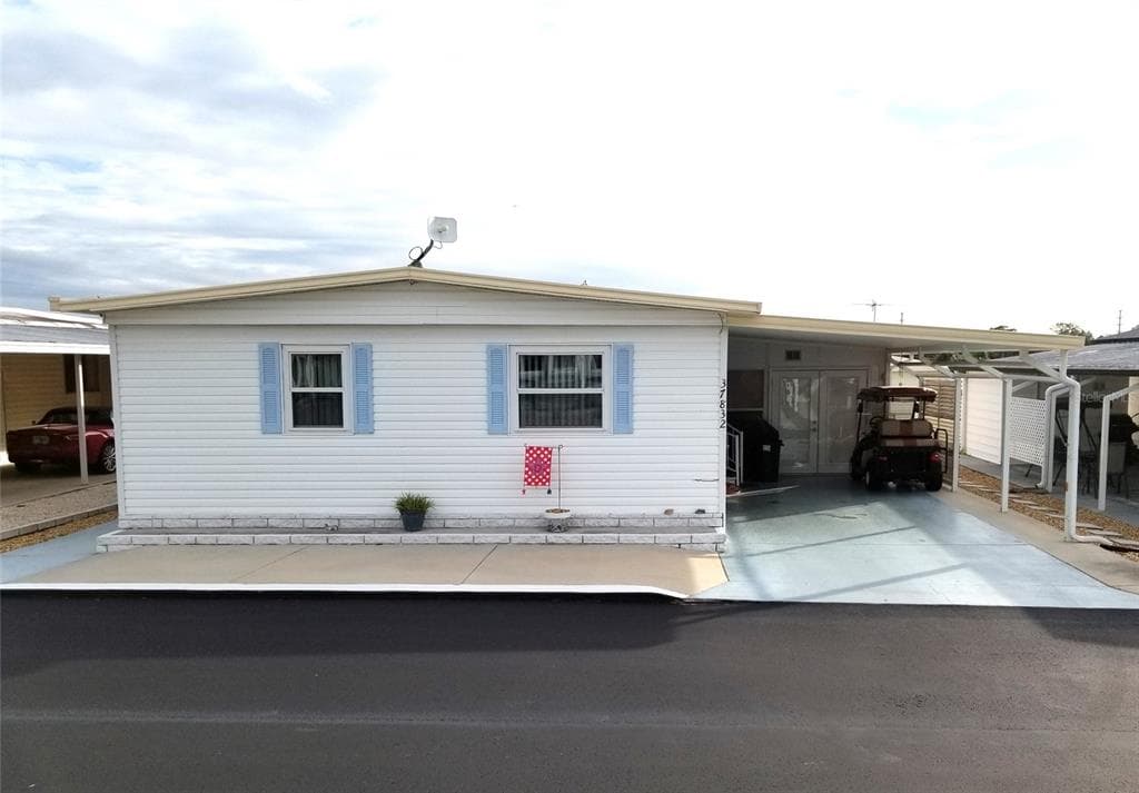 37832 GRANADA AVENUE ZEPHYRHILLS, FL 33541