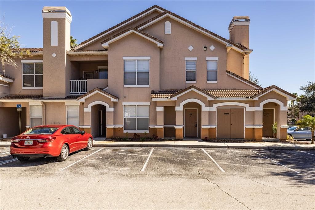 18013 VILLA CREEK DRIVE UNIT 18013 TAMPA, FL 33647