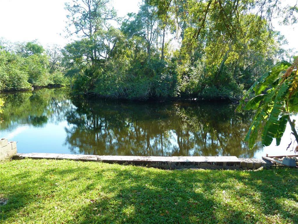 8708 MAYFLOWER ROAD TAMPA, FL 33615