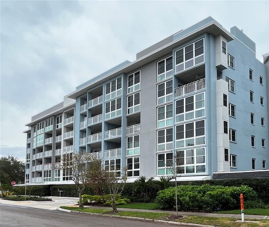 160 COLUMBIA DRIVE UNIT 206 TAMPA, FL 33606
