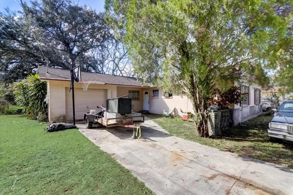 4437 DOLPHIN DRIVE TAMPA, FL 33617
