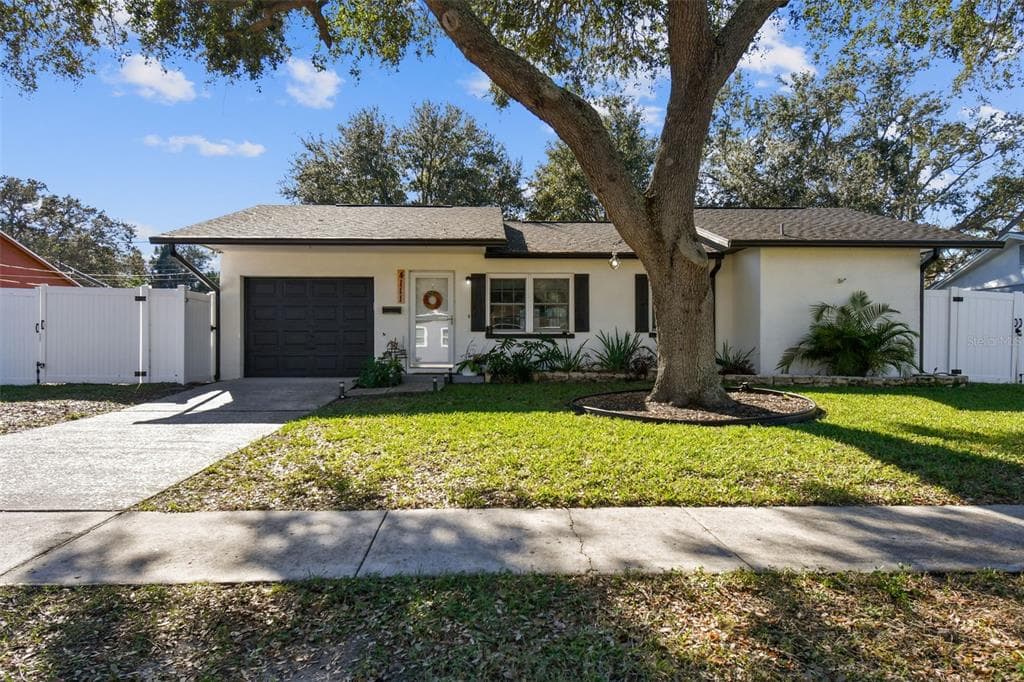 4111 WHITING DRIVE SE ST PETERSBURG, FL 33705