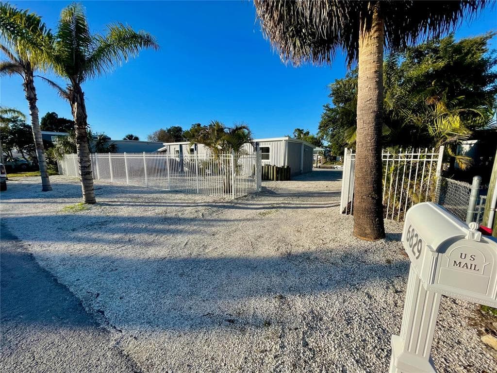 6829 FLICKER LANE HUDSON, FL 34667
