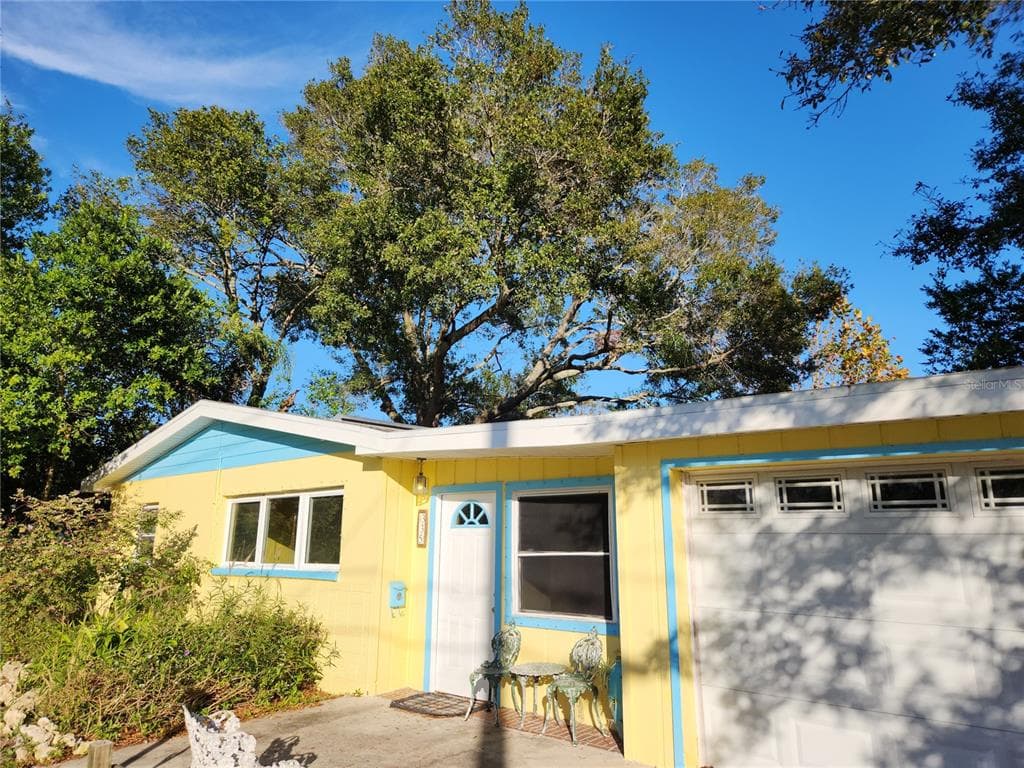 335 BARBARA CIRCLE BELLEAIR, FL 33756