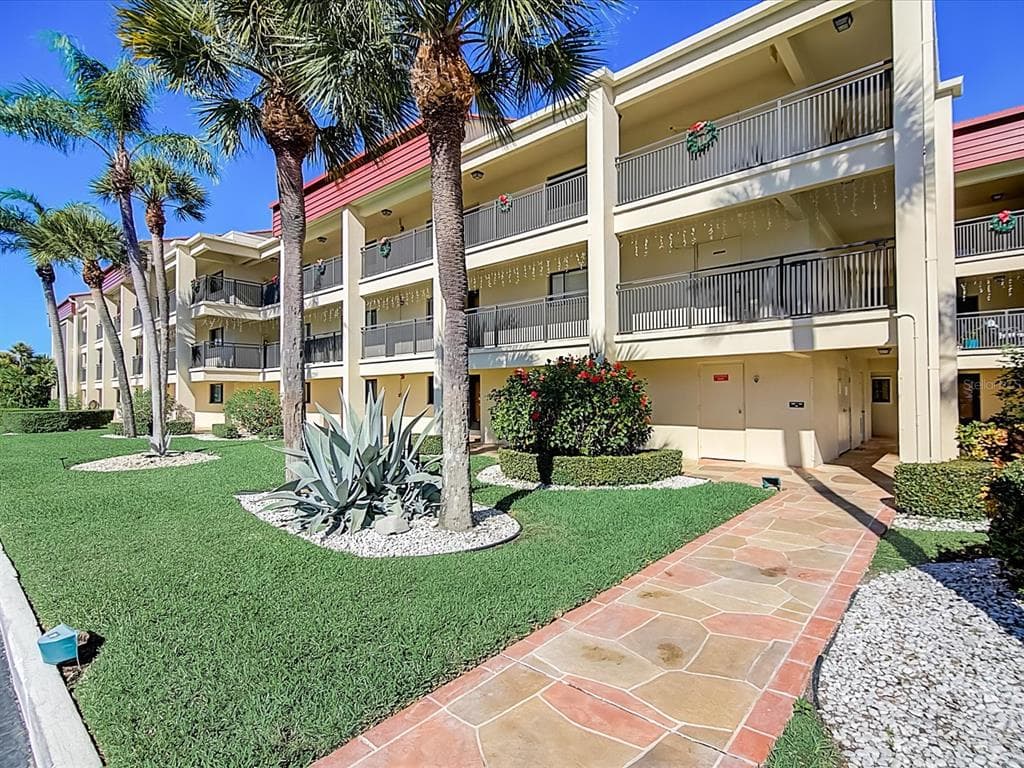 868 BAYWAY BOULEVARD UNIT 106 CLEARWATER, FL 33767
