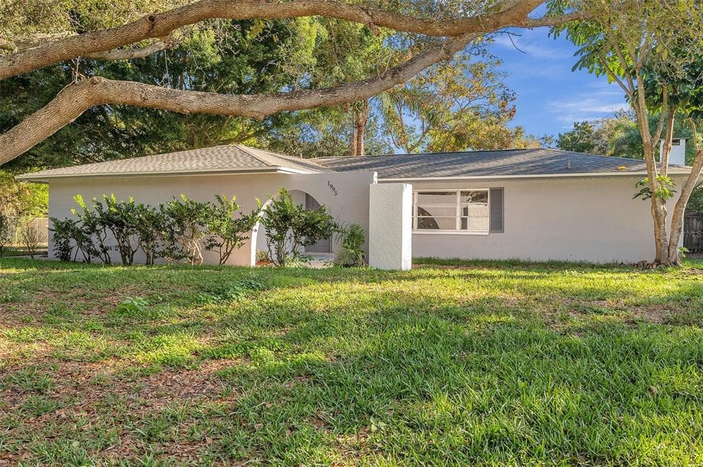 1995 MEADOW DRIVE CLEARWATER, FL 33763
